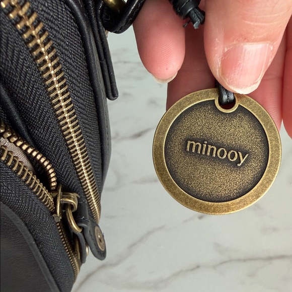 Minooy Black Leather Organizer Crossbody Bag Built-In Wallet Brass Hardware - Picture 12 of 14